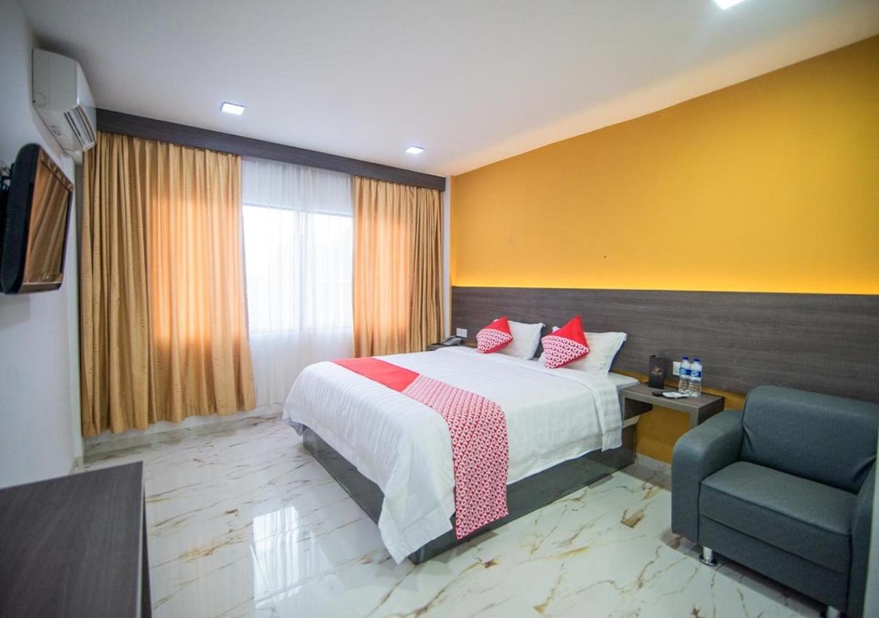 Halim Hotel Tanjung Pinang Eksteriør billede
