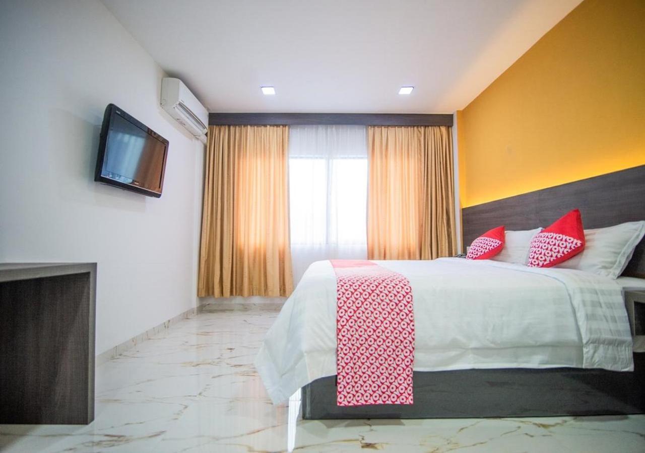 Halim Hotel Tanjung Pinang Eksteriør billede