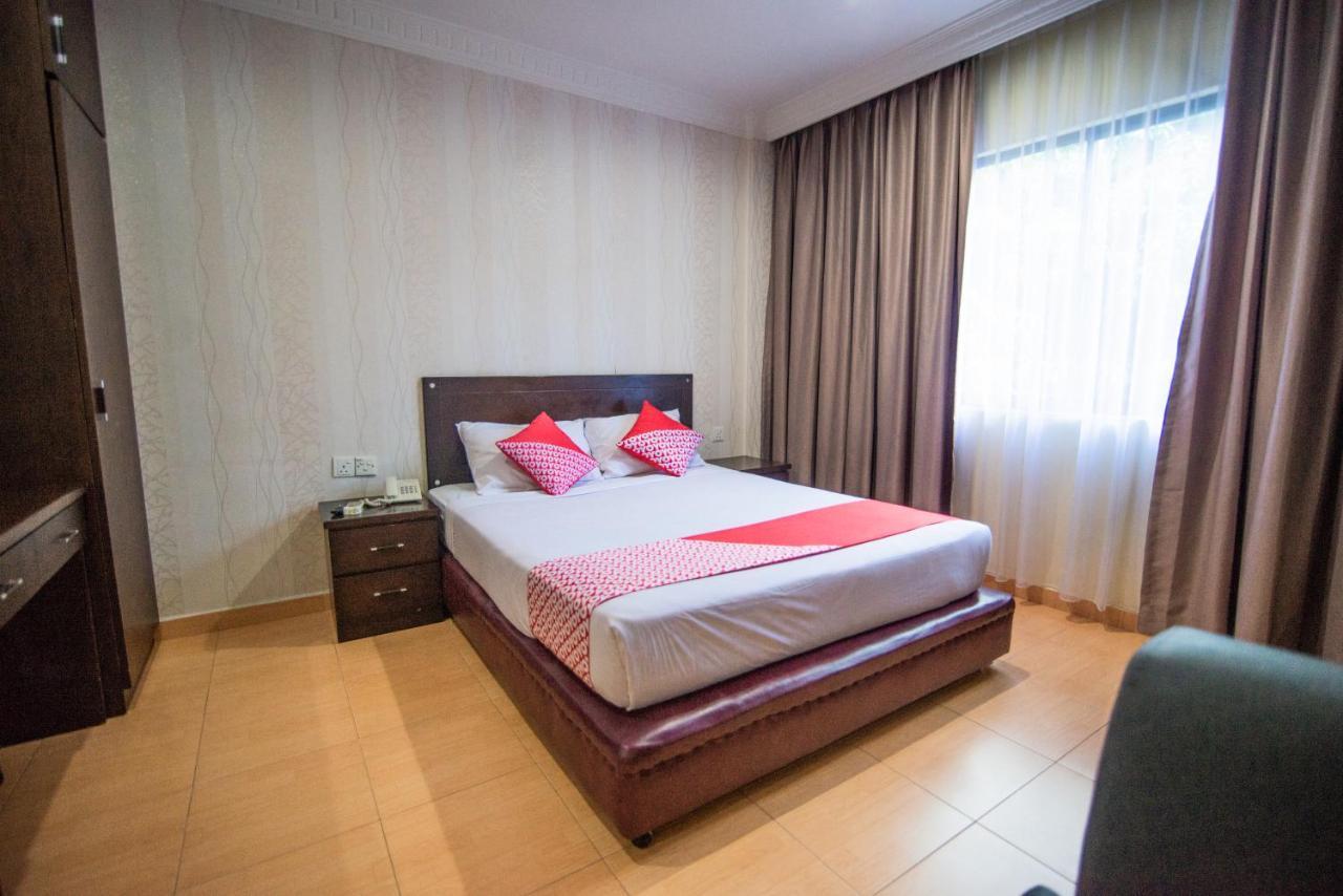 Halim Hotel Tanjung Pinang Eksteriør billede