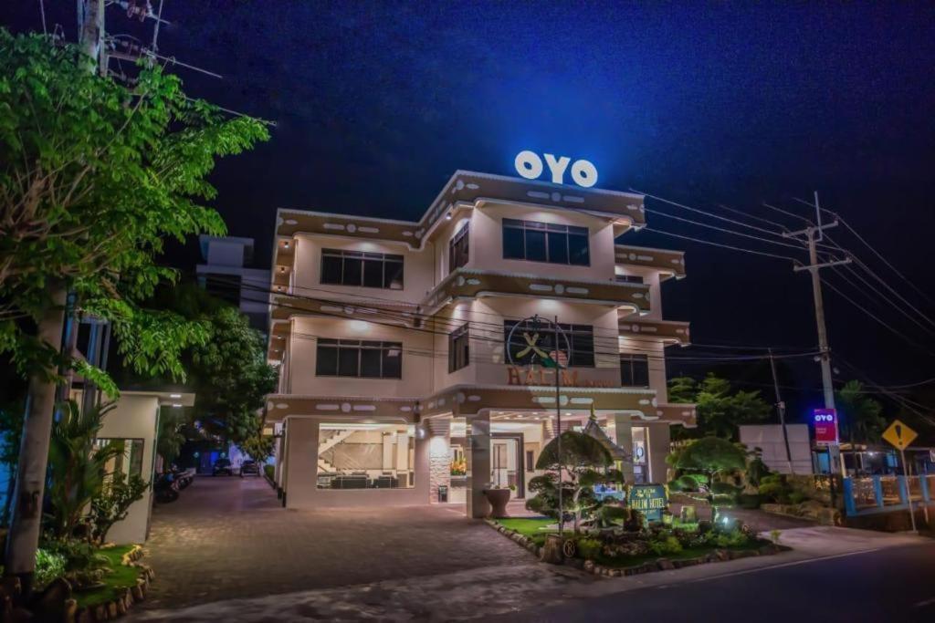 Halim Hotel Tanjung Pinang Eksteriør billede