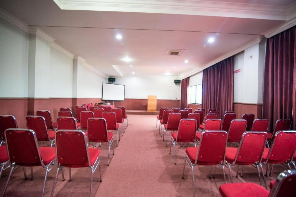 Halim Hotel Tanjung Pinang Eksteriør billede